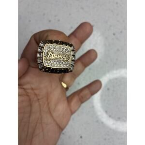 Los Angeles Lakers 2000 World Champions Replica Championship Ring Kobe Bryant